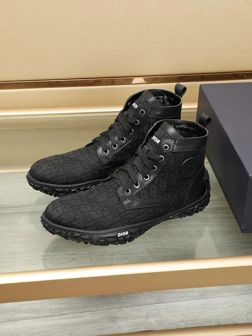 Factory P460 men's shoes💰【Dior】Dior✨ is online simultaneously👏 This casual sports shoe is a new product in the series and continues Di*r's classic style. The upper is made of original first-layer cowhide, paired with a textured outsole, and the brand's iconic details are on the side openings to enhance the style. Fashionable and versatile. Create a casual look. Size: 38-44 (45 customized)
